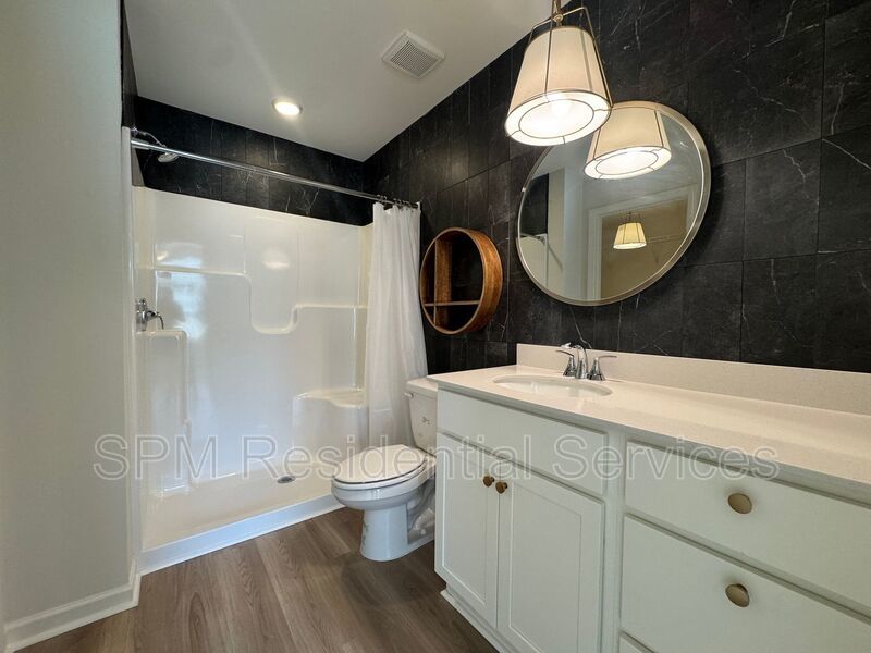 Brookfield Branch - Open Concept, Fenced in Backyard, Washer & Dryer Included property image