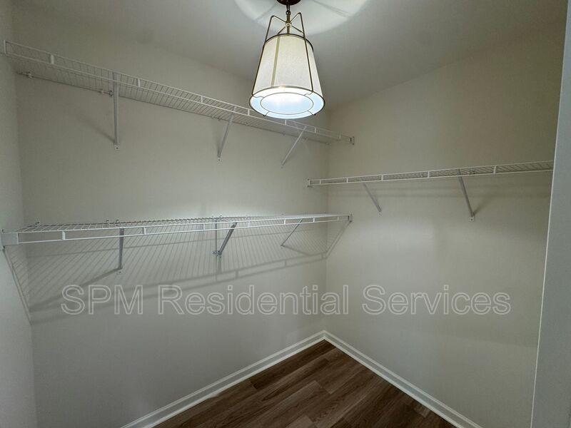 Brookfield Branch - Open Concept, Fenced in Backyard, Washer & Dryer Included property image