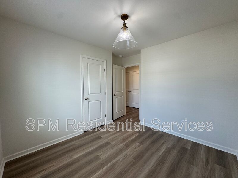 Brookfield Branch - Open Concept, Fenced in Backyard, Washer & Dryer Included property image