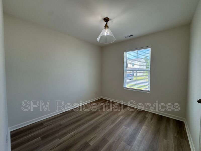 Brookfield Branch - Open Concept, Fenced in Backyard, Washer & Dryer Included property image