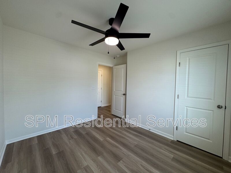 Brookfield Branch - Open Concept, Fenced in Backyard, Washer & Dryer Included property image