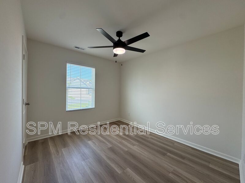 Brookfield Branch - Open Concept, Fenced in Backyard, Washer & Dryer Included property image