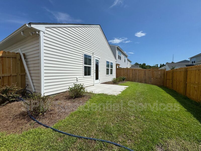 Brookfield Branch - Open Concept, Fenced in Backyard, Washer & Dryer Included property image