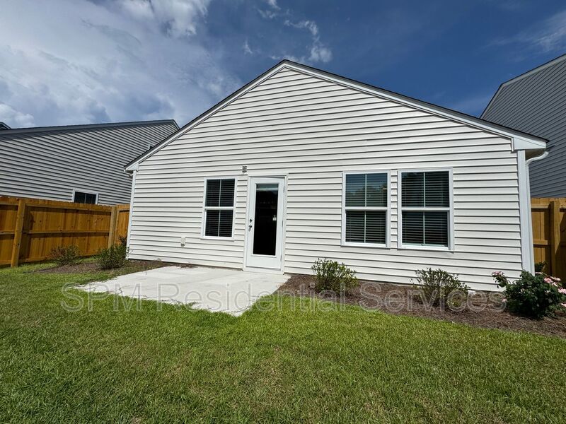 Brookfield Branch - Open Concept, Fenced in Backyard, Washer & Dryer Included property image