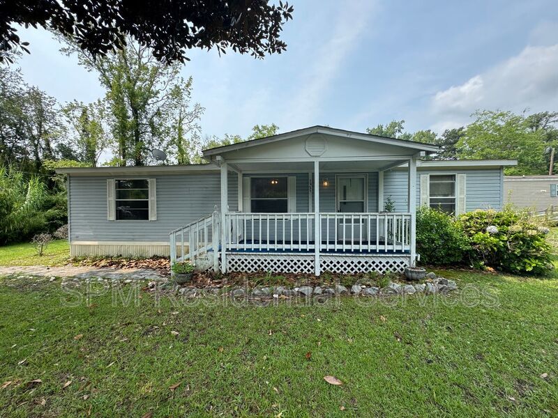 Leland - Large Backyard, Carport, Washer & Dryer Included property image