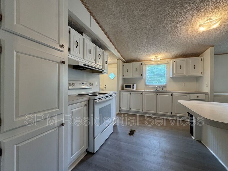 Leland - Large Backyard, Carport, Washer & Dryer Included property image
