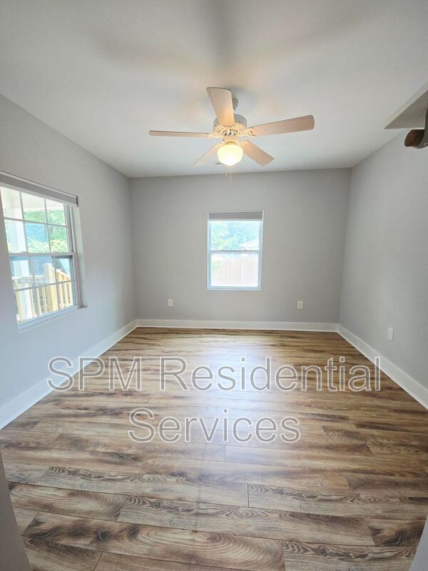 Close to UNCW and Wrightsville Beach, Parcel fenced in backyard property image