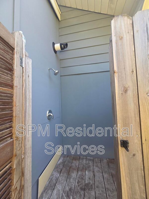 Close to UNCW and Wrightsville Beach, Parcel fenced in backyard property image