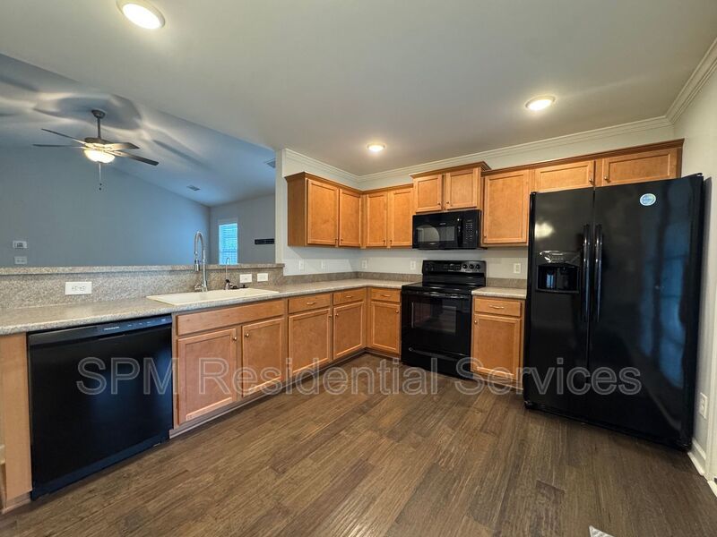 Windsor Park - Community Pool, Washer & Dryer Included, Fenced In Backyard property image