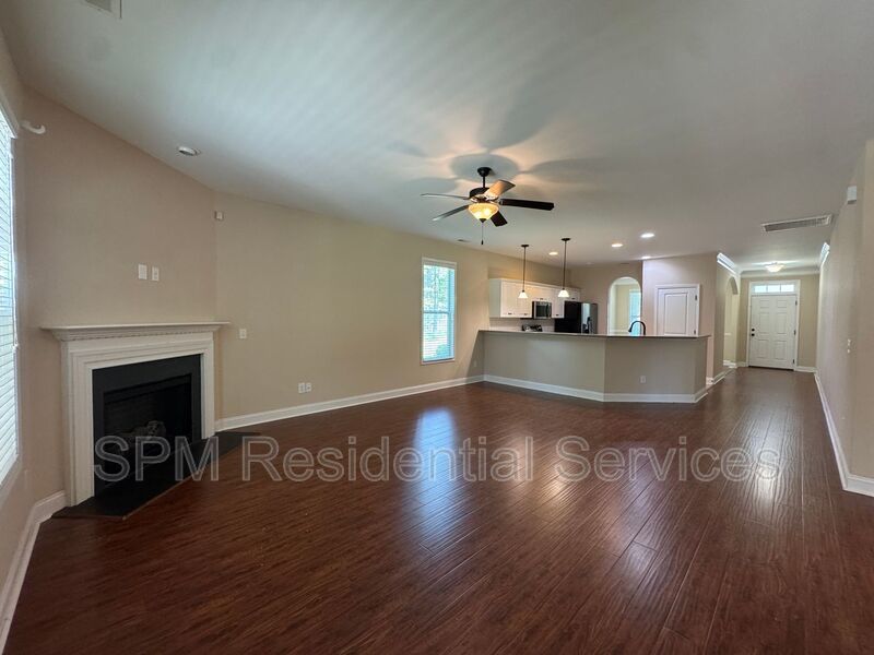 6 Bedroom and 3.5 Bathrooms in Quiet neighborhood Hampstead property image