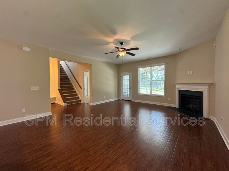 6 Bedroom and 3.5 Bathrooms in Quiet neighborhood Hampstead property image