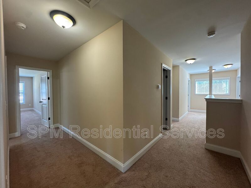 6 Bedroom and 3.5 Bathrooms in Quiet neighborhood Hampstead property image