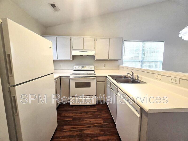 2 Bedroom townhome, midtown (1/2 Month FREE Rent) property image