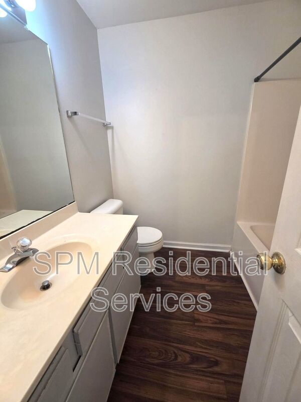 2 Bedroom townhome, midtown (1/2 Month FREE Rent) property image