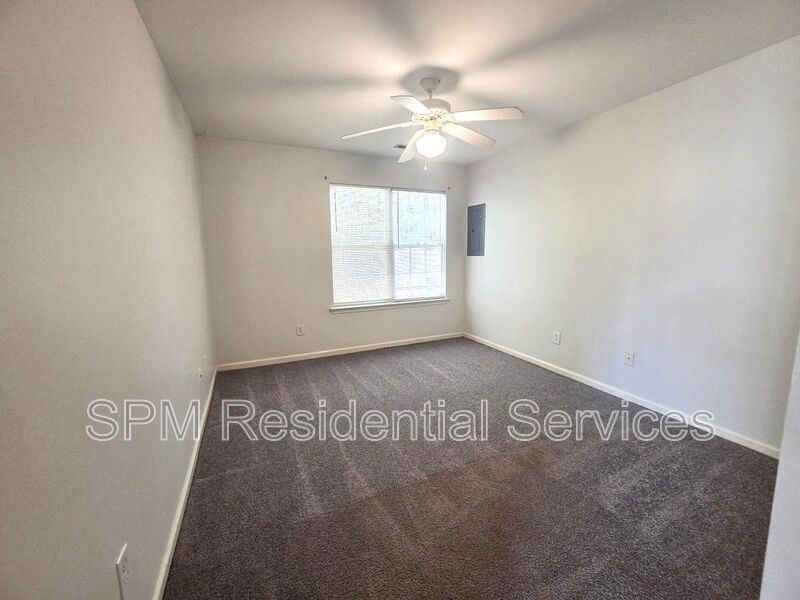 2 Bedroom townhome, midtown (1/2 Month FREE Rent) property image