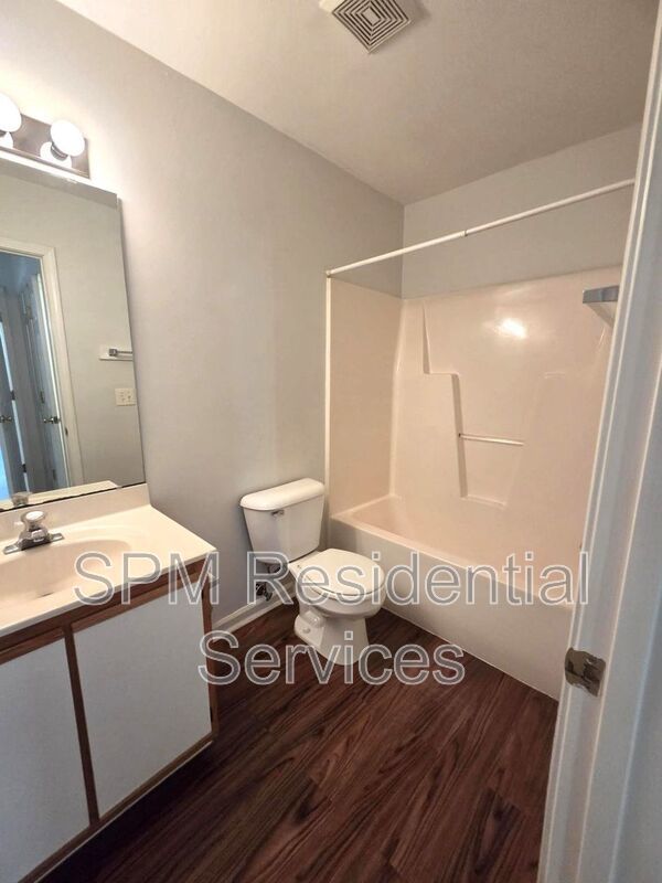 2 Bedroom townhome, midtown (1/2 Month FREE Rent) property image