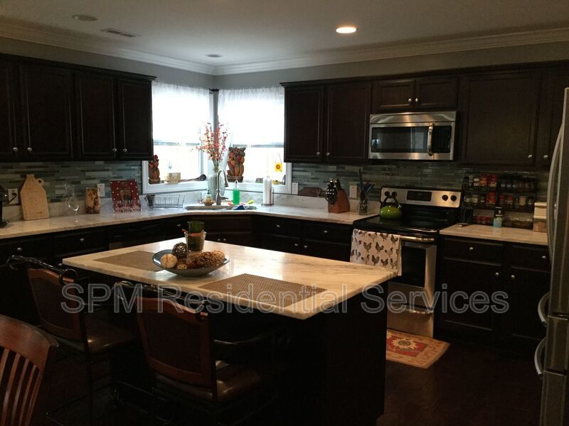 4 Bedroom 2 Story Beautiful Home in Chadwick Shores, close to Jacksonville, Wilmington and Topsail Beach. property image