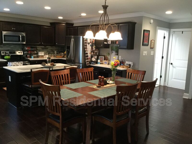 4 Bedroom 2 Story Beautiful Home in Chadwick Shores, close to Jacksonville, Wilmington and Topsail Beach. property image