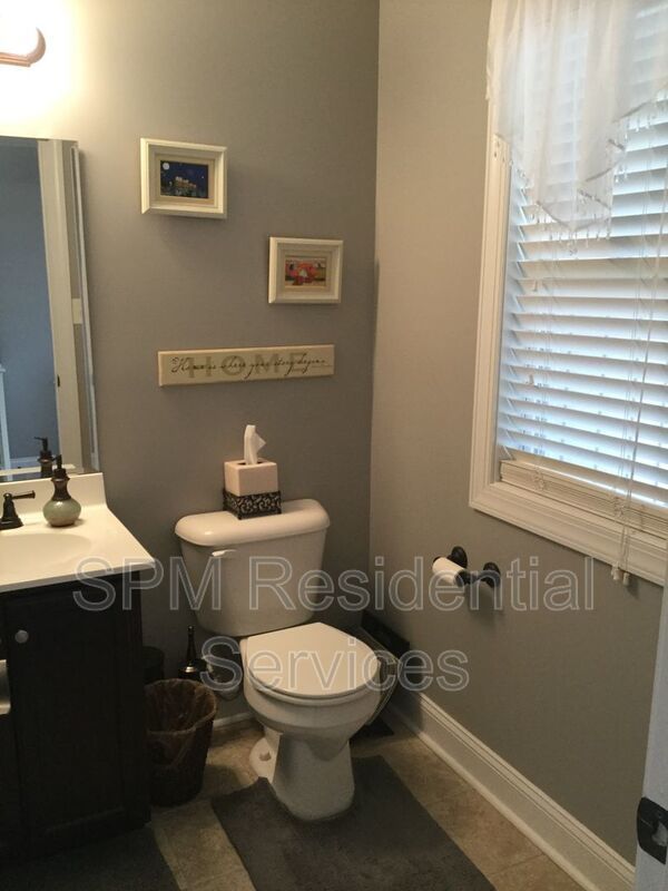 4 Bedroom 2 Story Beautiful Home in Chadwick Shores, close to Jacksonville, Wilmington and Topsail Beach. property image