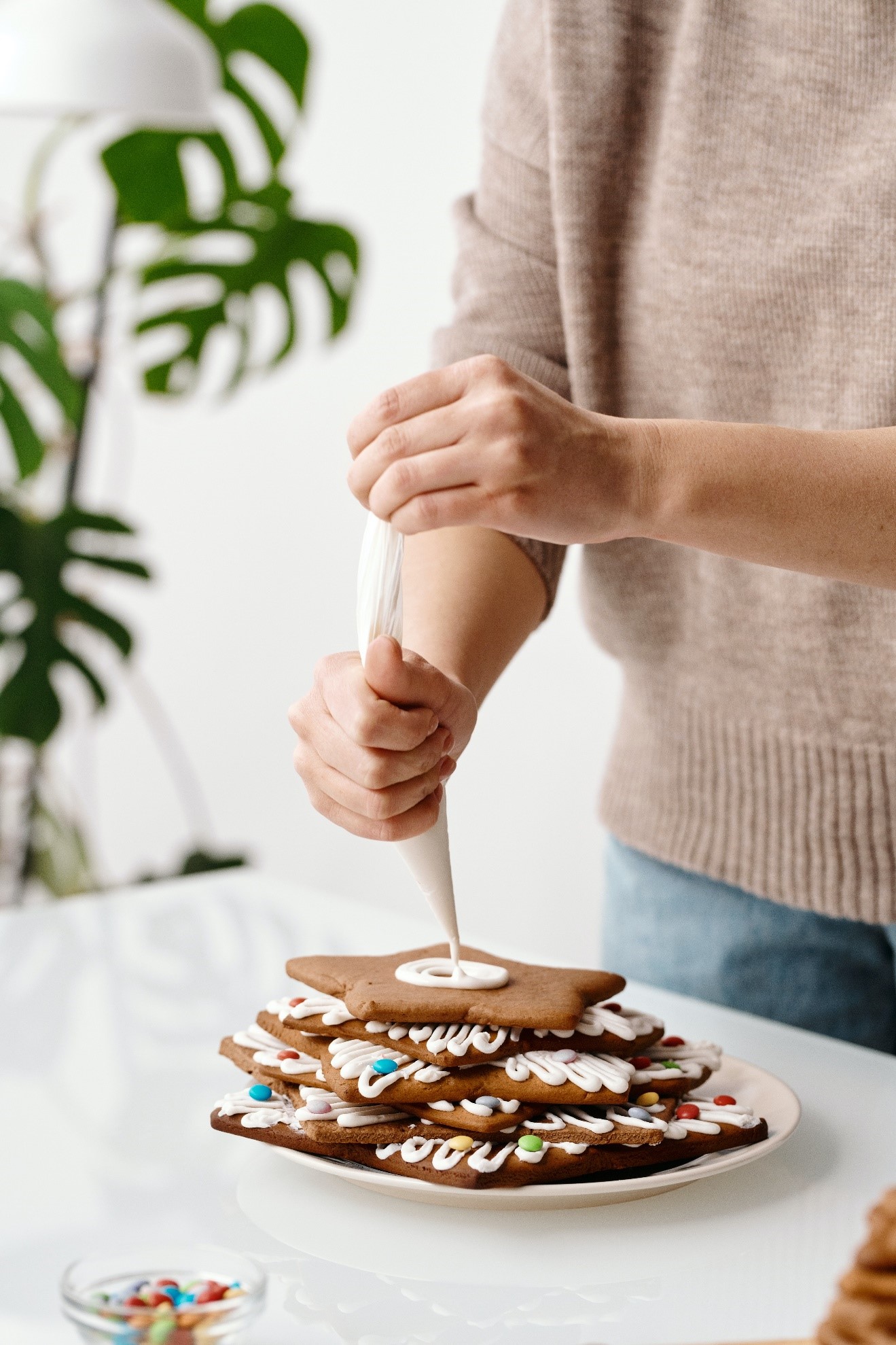 baking cookies as holiday gift